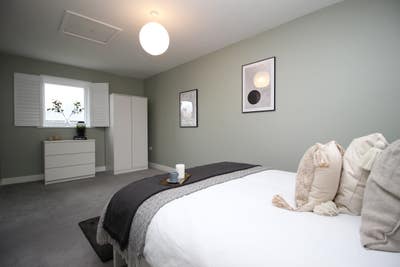* Large Double Room * Stunning New Build * Parking Main Photo