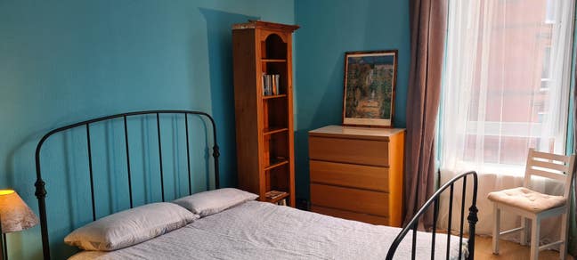 Large room in spacious two-bedroom Shawlands flat Main Photo