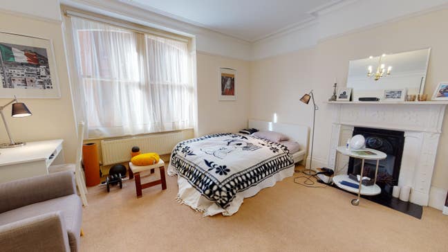 A beautiful double room in a huge/beautiful flat Main Photo