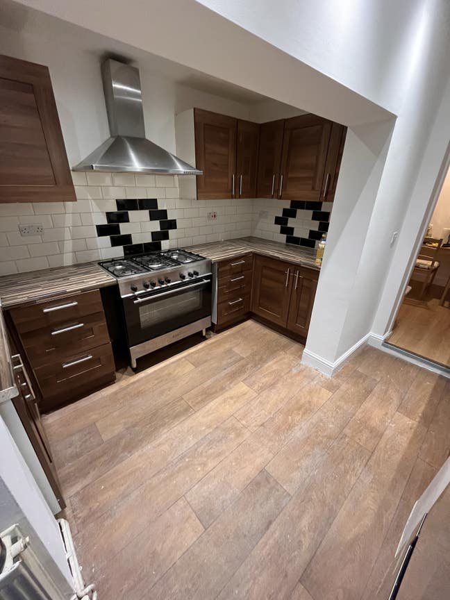 Large single  room at Edmonton Green Shopping cent Main Photo