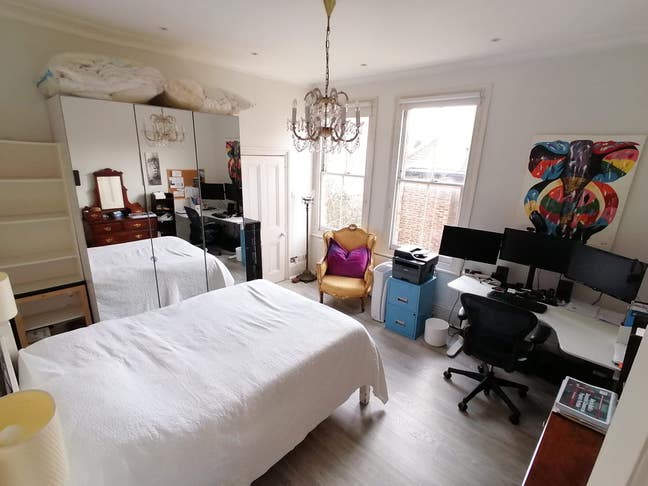 Huge Bedroom W Ensuite & All Bills inc -No Couples Main Photo