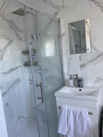 Newly decorated house with a very nice, clean.  Main Photo