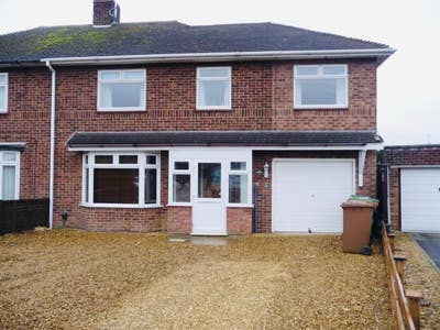 Lovely double rooms available in a well kept house Main Photo