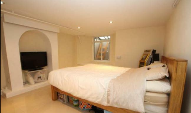 PERFECT Town centre location Main Photo