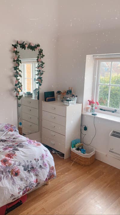🏰 Double room for female professional Main Photo