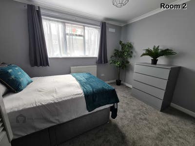 Cozy Double Room with Private Bathroom Main Photo