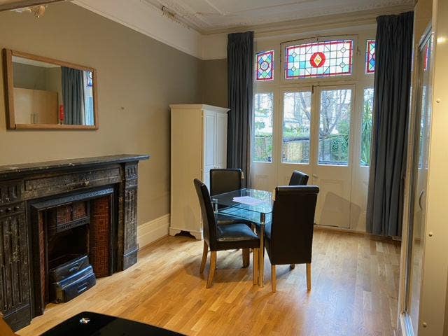 Large double bedsit in West Kensington  Main Photo