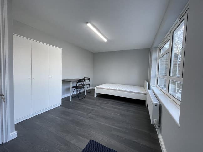 Large Double Room To Rent !!! Main Photo