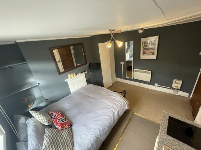 Bedsit in the heart of Nottinhill London W2 W1 W12 Main Photo