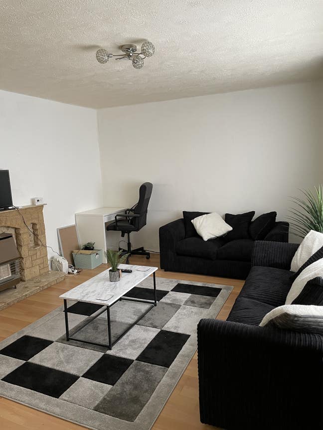 Short-Term Room Lets in Dudley | No Deposit Needed Main Photo