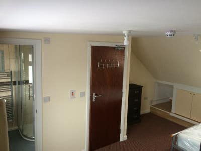 Large double room ensuite near Heathrow Main Photo