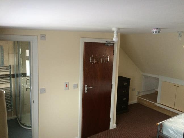Large double room ensuite near Heathrow Main Photo