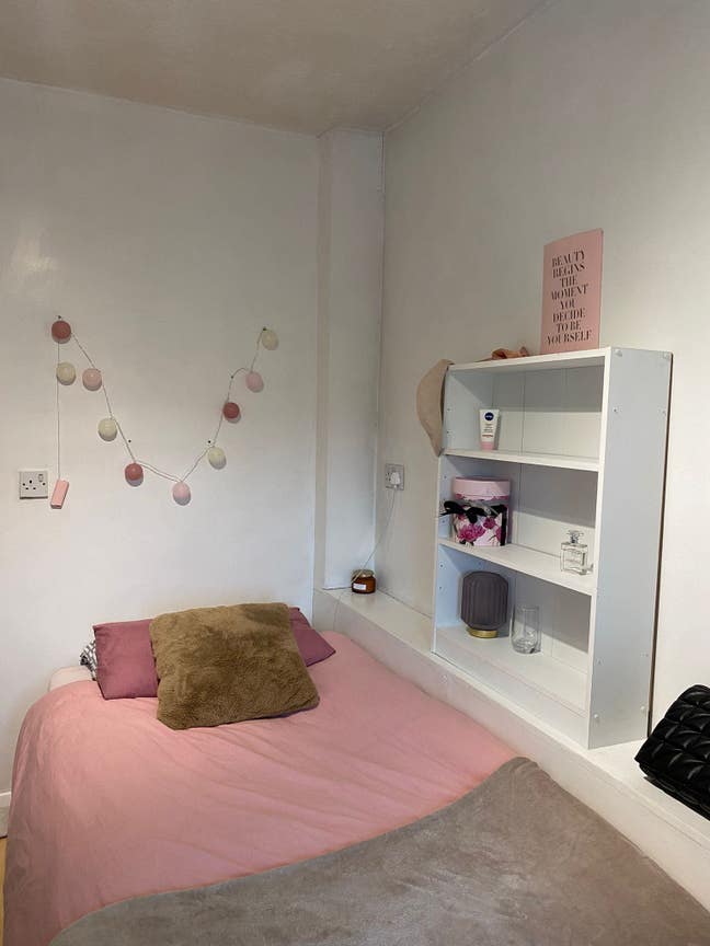 Single cozy bedroom Hammersmith area Main Photo