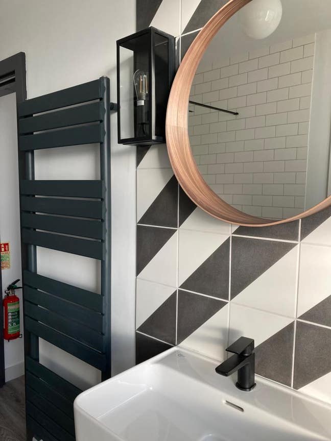 Double Room in Newly Renovated House Main Photo