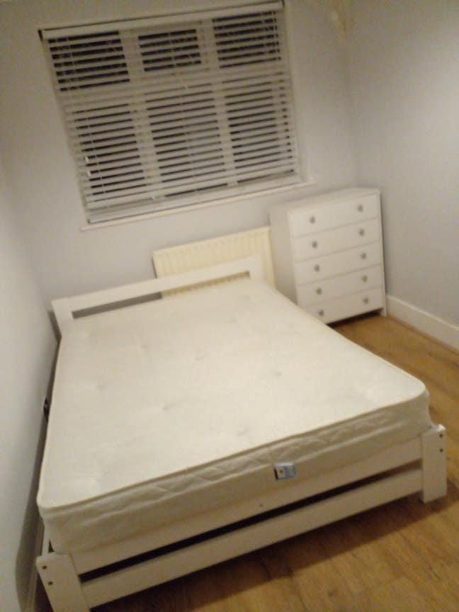 Furbished double room in Ilford Main Photo