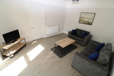 Beautiful room available Main Photo