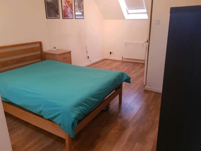 Large double room in Queens Park Main Photo
