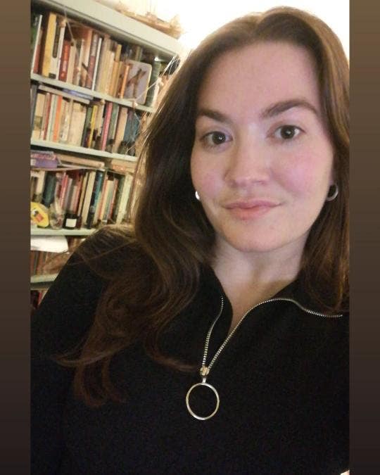Professional Female seeks a single or double room Main Photo