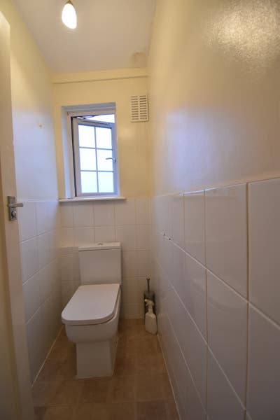 Single room 2 mins from southgate tube Main Photo