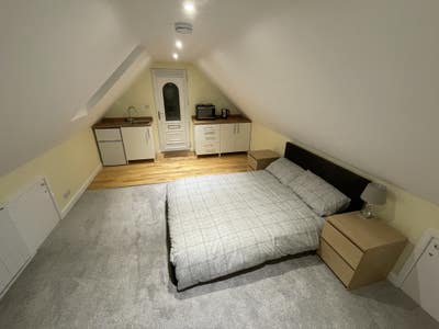 Private self contained studio flat. Main Photo