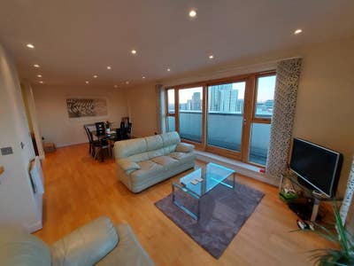 Large Double in Duplex Penthouse with Parking Main Photo