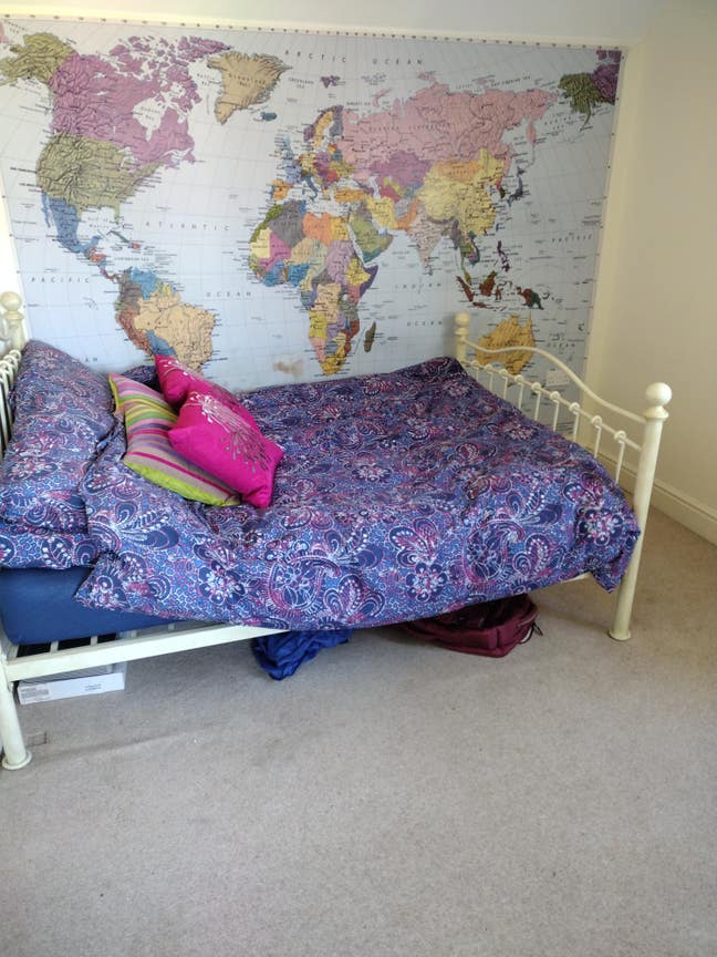 Nice light room with en suite. Main Photo