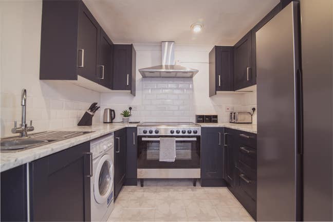 Beautifully Refurbished House For Professionals  Main Photo