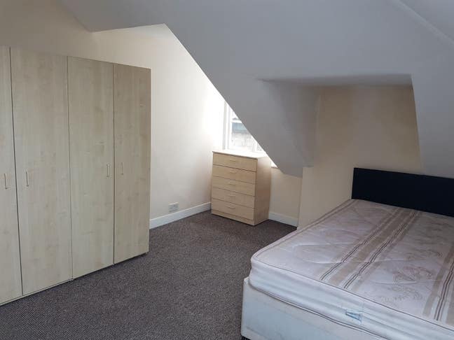 Available Now - Large Double in Tulse Hill Main Photo
