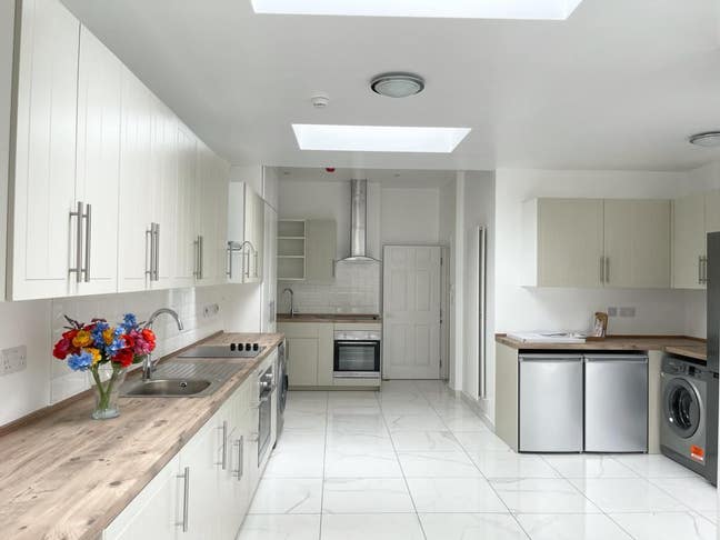 Apartment-Style Room with Private Bathroom & loung Main Photo