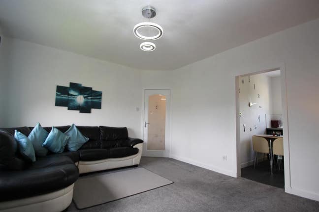 Modern & Spacious - Town Centre 30Min to Glasgow Main Photo