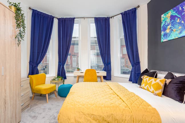 Ensuite Bedroom - Sociable Professional House Main Photo