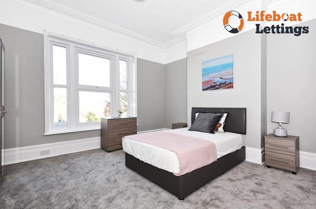 Large ensuite double bedroom with all Bills & WiFi Main Photo