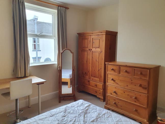 En-suite room in central Worcester house Main Photo