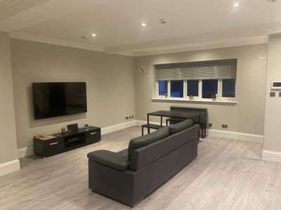 Double room in luxury flat with private bathroom   Main Photo