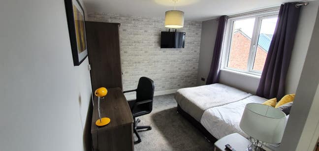 * Premium 8 Bed Property Located in Town centre * Main Photo