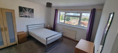  Beautiful Rooms Horley CASA C Main Photo