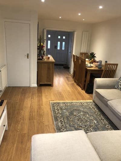 Single room in popular location  Main Photo