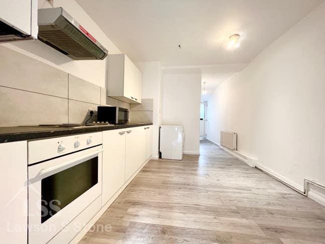 Available Now-Garden flat 5 mins to new Cross Stat Main Photo