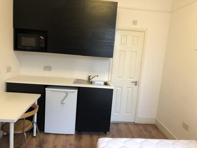 En-suite double room, NW10 bills included  Main Photo