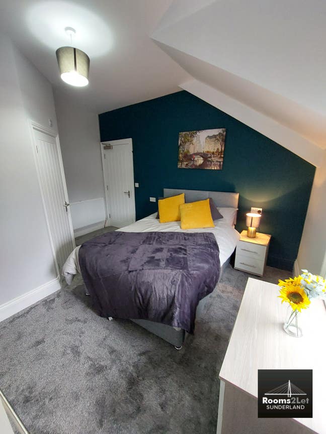 Ensuite room available in SR2 Main Photo