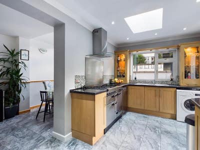 Spacious double room with fabulous kitchen Main Photo