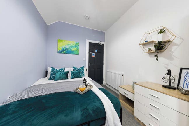 "Recently Finished Rooms on the Edge of Town Main Photo