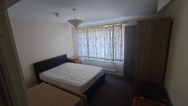 Large double room available in CB4 Main Photo