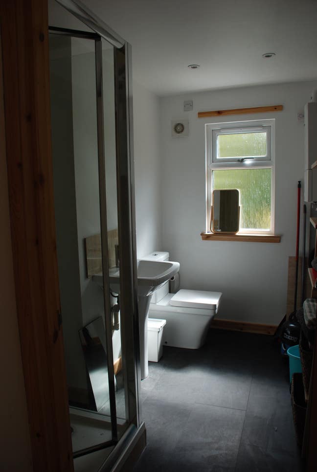 Self-contained 1 bedroom studio flat Main Photo