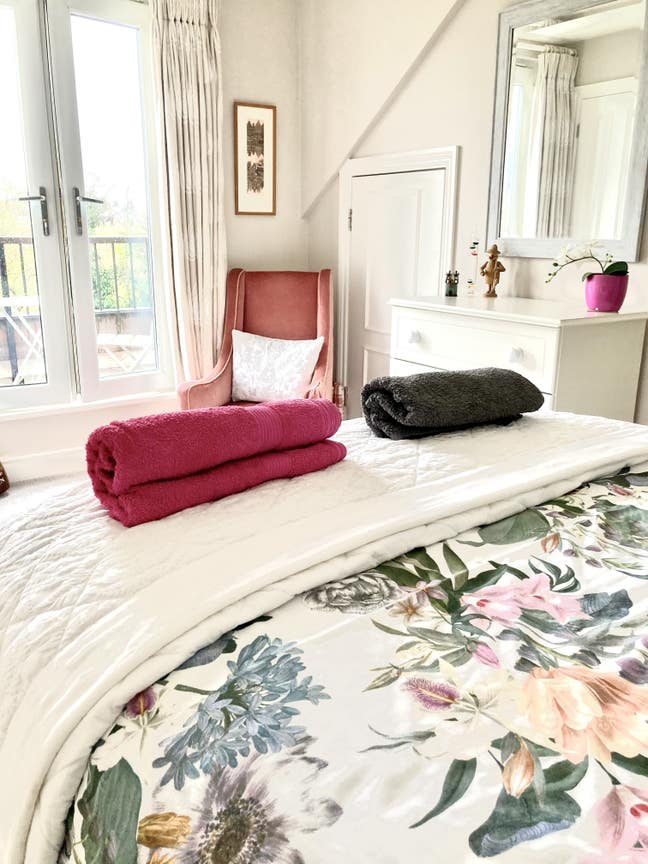 Double En-Suite. Monday- Friday.  Great Views.  Main Photo