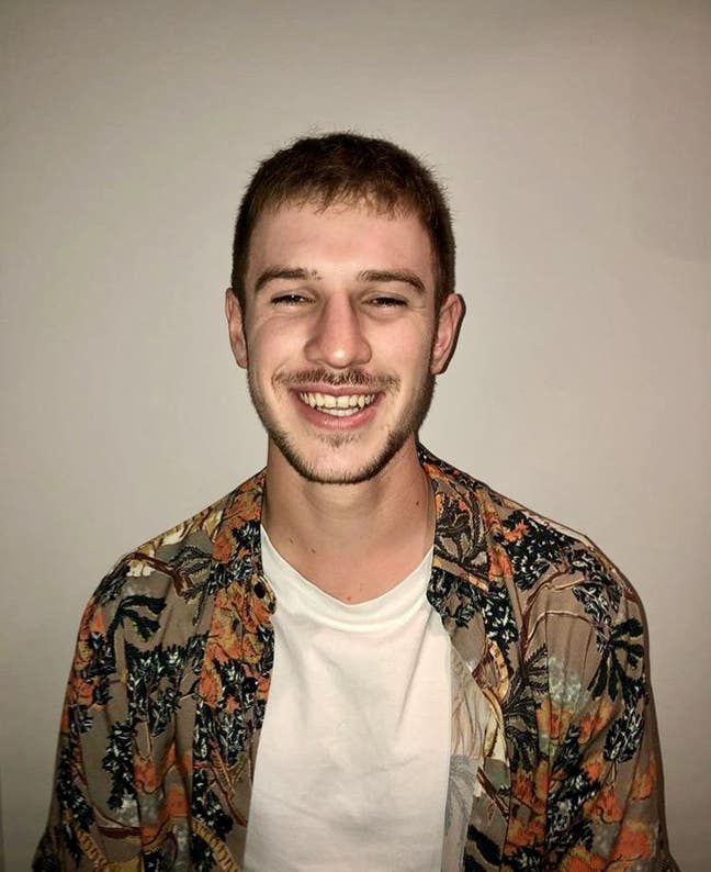 Professional looking for a buddy up/double room Main Photo