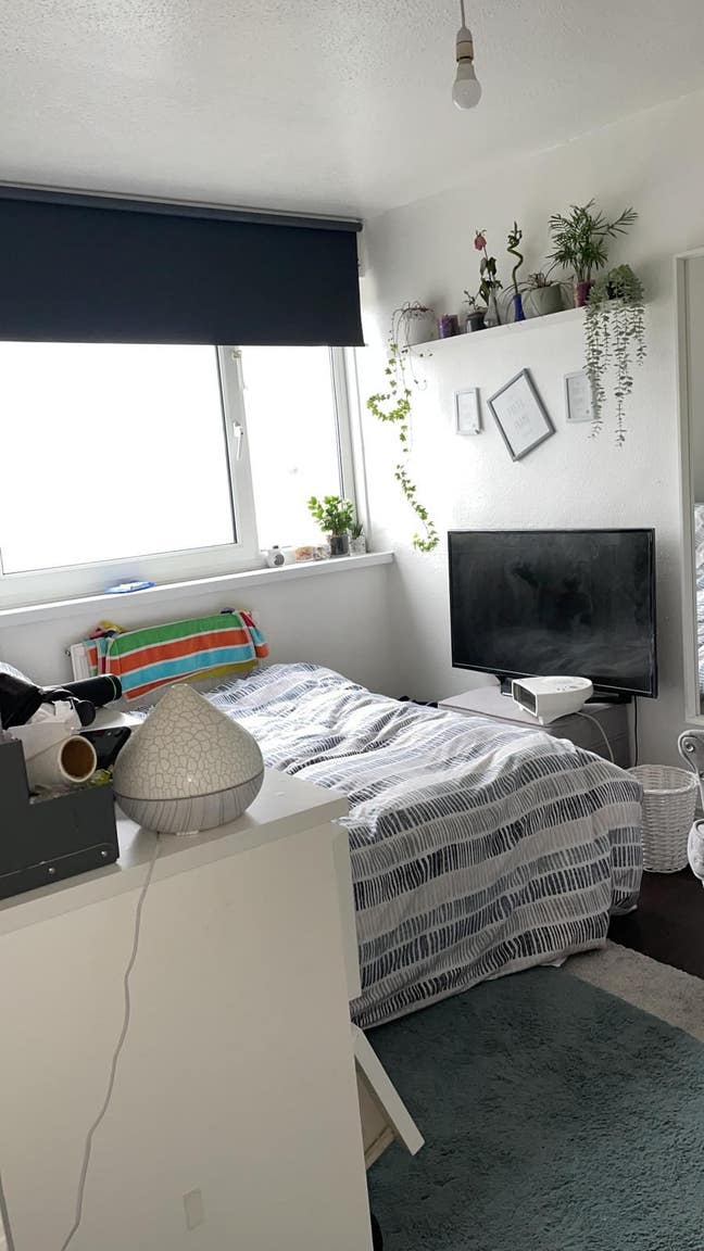 Master  Bedroom Closed to  Mile End Station    Main Photo