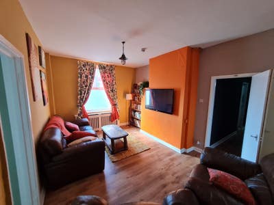 Double room -happy friendly house &pound;590all inc!!!! Main Photo