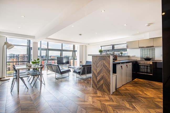 Space to join student group at Portland Tower Main Photo