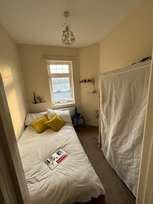  Single  room  available  -  FEMALE preferred! Main Photo